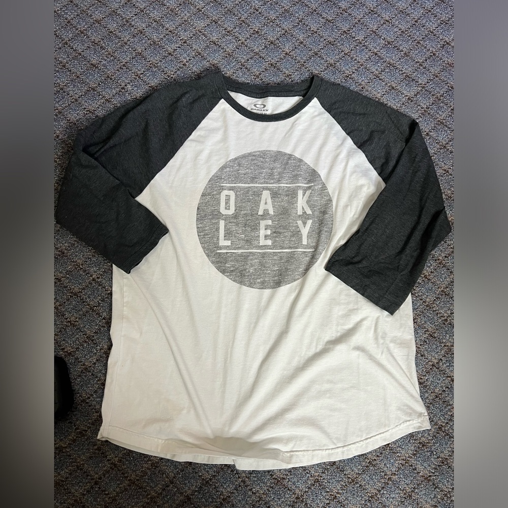 Oakley T-shirt